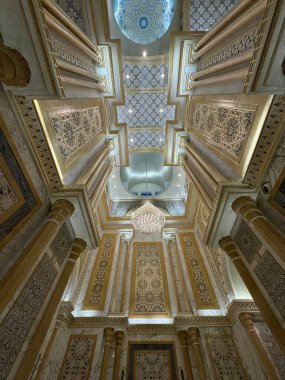 ABU DHABI, BAE - 31 Aralık 2023 'te Abu Dabi, BAE' de Birleşik Arap Emirlikleri 'nin Qasr Al-Watan başkanlık sarayındaki Büyük Salon.