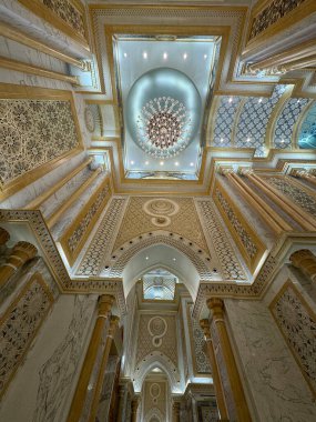 ABU DHABI, BAE - 31 Aralık 2023 'te Abu Dabi, BAE' de Birleşik Arap Emirlikleri 'nin Qasr Al-Watan başkanlık sarayındaki Büyük Salon.