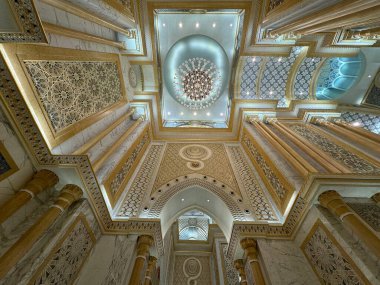 ABU DHABI, BAE - 31 Aralık 2023 'te Abu Dabi, BAE' de Birleşik Arap Emirlikleri 'nin Qasr Al-Watan başkanlık sarayındaki Büyük Salon.