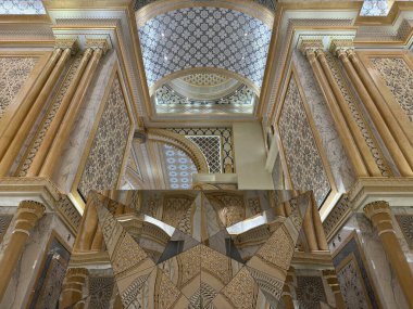 ABU DHABI, BAE - 31 Aralık 2023 'te Abu Dabi, BAE' de Birleşik Arap Emirlikleri 'nin Qasr Al-Watan başkanlık sarayındaki Büyük Salon.