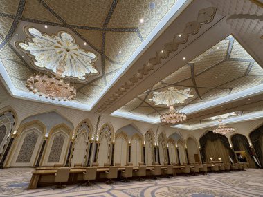 ABU DHABI, BAE - 31 Aralık 2023 'te Abu Dabi, BAE' deki Birleşik Arap Emirlikleri 'nin Qasr Al-Watan başkanlık sarayındaki Toplantı Odası.