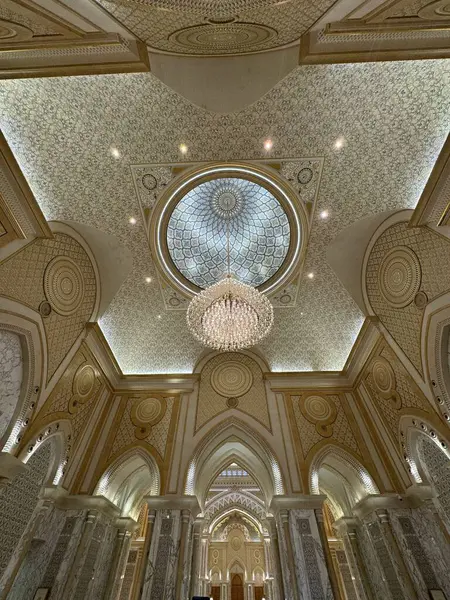 ABU DHABI, BAE - 31 Aralık 2023 'te Abu Dabi, BAE' de Birleşik Arap Emirlikleri 'nin Qasr Al-Watan başkanlık sarayındaki Büyük Salon.