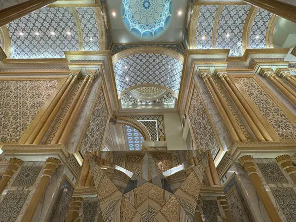 ABU DHABI, BAE - 31 Aralık 2023 'te Abu Dabi, BAE' de Birleşik Arap Emirlikleri 'nin Qasr Al-Watan başkanlık sarayındaki Büyük Salon.