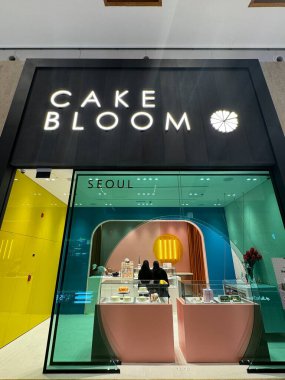 ABU DHABI, 31 Aralık 2023 'te Abu Dabi, BAE' deki Yas Mall 'da Kek Çiçeği açıldı..