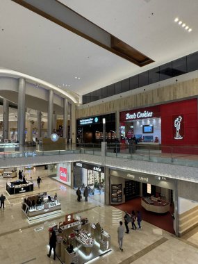 ABU DHABI, 31 Aralık 2023 'te Abu Dabi, BAE' deki Yas AVM 'de görüldü..