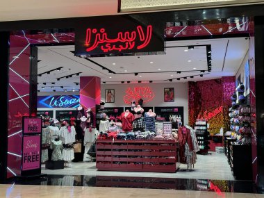 ABU DHABI, 31 Aralık 2023 'te Abu Dabi, BAE' deki Yas Mall, Yas Mall 'daki La Senza iç çamaşırı mağazasında görüldü..