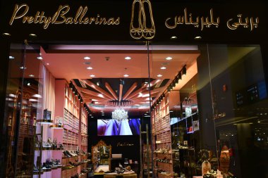 ABU DHABI, 31 Aralık: 31 Aralık 2023 'te Abu Dabi, BAE' deki Yas Mall, Yas Mall 'da güzel balerinler mağazası.