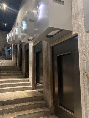 St. Louis, Missouri 'deki Asansör Kapılarına Giriş, 7 Temmuz 2023' te görüldüğü gibi..