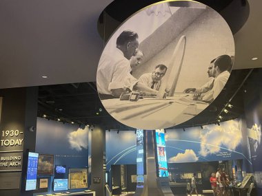 ST LOUIS, MO - 7 Temmuz 2023 'te St. Louis, Missouri' deki Geçit Kemeri Müzesi 'nde sergi.