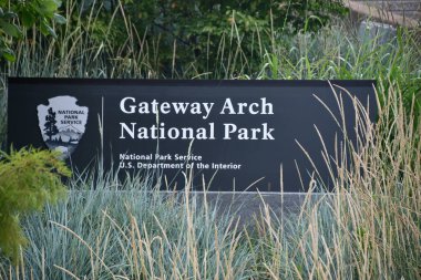 St. Louis, Missouri 'deki geçit kemeri, 7 Temmuz 2023' te görüldüğü gibi..