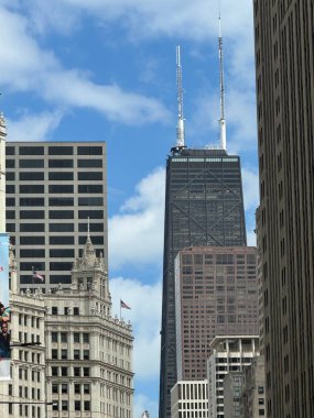 Chicago, Illinois 'deki Michigan Bulvarı' nda 3 Temmuz 2024 'te görülen John Hancock Merkezi.
