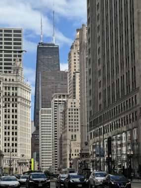 Chicago, Illinois 'deki Michigan Bulvarı' nda 3 Temmuz 2024 'te görülen John Hancock Merkezi.