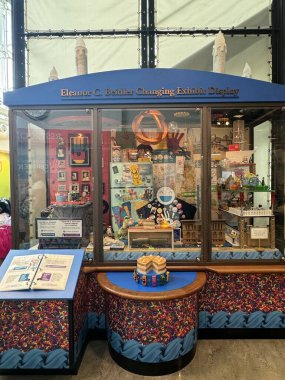 Chicago, IL - 3 Temmuz, Michaels Müzesi - Illinois 'deki Chicago Çocuk Müzesi' nde 3 Temmuz 2024 'te görülen Meraklı Küçük Hazine Koleksiyonu.