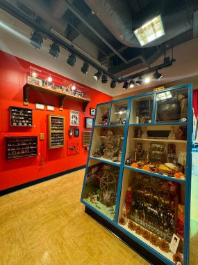 Chicago, IL - 3 Temmuz, Michaels Müzesi - Illinois 'deki Chicago Çocuk Müzesi' nde 3 Temmuz 2024 'te görülen Meraklı Küçük Hazine Koleksiyonu.