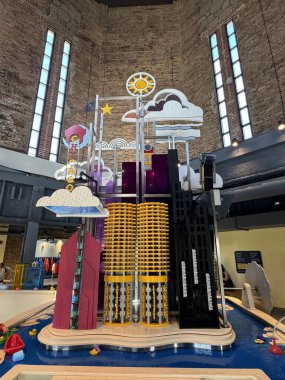 Chicago, IL - 3 Temmuz 2024 'te Chicago Çocuk Müzesi' nde Su Kenti Sergisi.