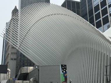 NEW YORK, New York - 28 Temmuz 2024 'te görülen The Oculus of the Westfield World Trade Center Transportation Hub. Alışveriş merkezi 16 Ağustos 2016 'da açıldı..