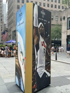 NEW YORK, New York - 28 Temmuz 2024 'te ABD' nin New York şehrindeki Rockefeller Plaza 'daki The Pink' te NBC Olimpiyat İzleme Köyü.