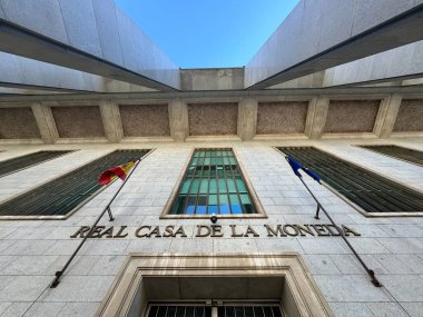 MADRID, İspanya - 15 AUG: Casa de la Moneda Müzesi (Ulusal Darphane ve Pul Fabrikası), 15 Ağustos 2024 tarihinde görüldüğü gibi, Madrid, İspanya.