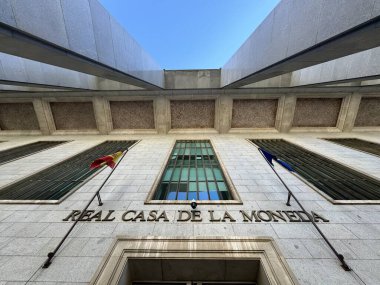 MADRID, İspanya - 15 AUG: Casa de la Moneda Müzesi (Ulusal Darphane ve Pul Fabrikası), 15 Ağustos 2024 tarihinde görüldüğü gibi, Madrid, İspanya.