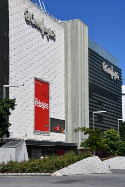 MADRID, SPAIN - 15 AUG Madrid, İspanya 'da El Corte Ingles, 15 Ağustos 2024.