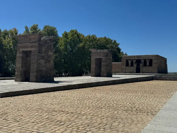 MADRID, İspanya - 15 AUG: 15 Ağustos 2024 'te Madrid, İspanya' da görülen Debod Tapınağı.