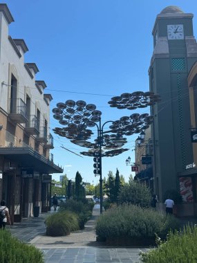 MADRID, SPAIN - 18 AUG: Las Rozas Köy Tasarımcısı Mağazası Madrid, İspanya, 18 Ağustos 2024 'te görüldüğü üzere.