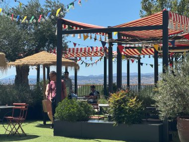 MADRID, SPAIN - 18 AUG: Las Rozas Köy Tasarımcısı Mağazası Madrid, İspanya, 18 Ağustos 2024 'te görüldüğü üzere.