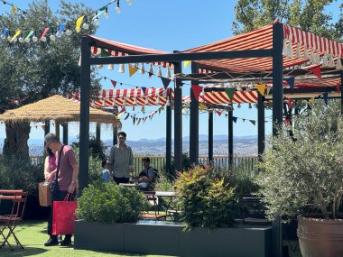 MADRID, SPAIN - 18 AUG: Las Rozas Köy Tasarımcısı Mağazası Madrid, İspanya, 18 Ağustos 2024 'te görüldüğü üzere.