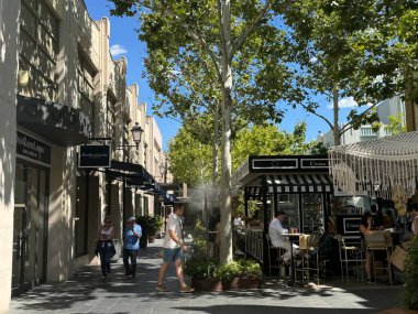 MADRID, SPAIN - 18 AUG: Las Rozas Köy Tasarımcısı Mağazası Madrid, İspanya, 18 Ağustos 2024 'te görüldüğü üzere.