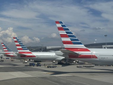 NEW YORK - 19 AUG: Amerikan Havayolları uçağı 19 Ağustos 2024 'te JFK havaalanında görüldü..