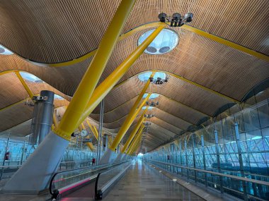 10 Ağustos 2024 'te İspanya' daki Adolfo Suarez MadridBarajas Havaalanı 'nda görüldü..