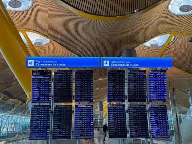10 Ağustos 2024 'te İspanya' daki Adolfo Suarez MadridBarajas Havaalanı 'nda görüldü..