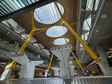 MADRID, SPAIN - 10 AUG: İspanya 'daki Adolfo Suarez Madrid Barajas Havaalanı, 10 Ağustos 2024' te görüldüğü gibi.