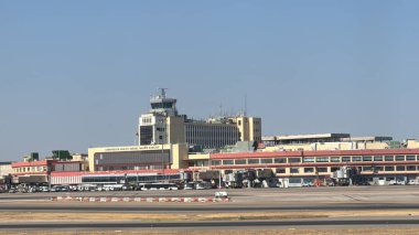 MADRID, İspanya - 10 AUG: 10 Ağustos 2024 'te İspanya' daki Adolfo Suarez Madrid Barajas Havalimanı 'nda görülen uçaklar.