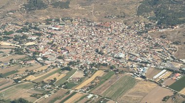 Madrid yakınlarındaki bir uçak penceresinden İspanya 'nın hava manzarası.