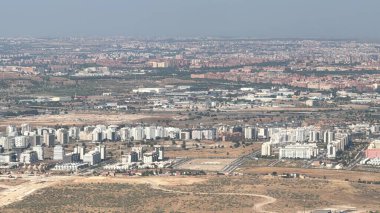 MADRID, SPAIN - 10 AUG İspanya Hava Görüntüsü, Madrid yakınlarında, 10 Ağustos 2024 tarihinde bir uçak penceresinden görüldü..