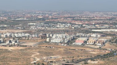 MADRID, SPAIN - 10 AUG İspanya Hava Görüntüsü, Madrid yakınlarında, 10 Ağustos 2024 tarihinde bir uçak penceresinden görüldü..