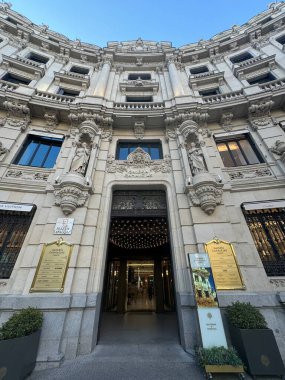 MADRID, İspanya - 11 AUG: Madrid, İspanya 'daki Galleria Canalejas Alışveriş Merkezi, 11 Ağustos 2024.