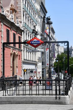 MADRID, SPAIN - 18 AUG İspanya, Madrid 'deki Sevilla metro istasyonu, 18 Ağustos 2024.