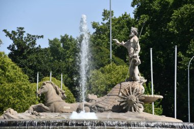 MADRID, SPAIN - 11 AUG: Madrid, İspanya 'da Neptün Çeşmesi, 11 Ağustos 2024' te görüldüğü gibi.