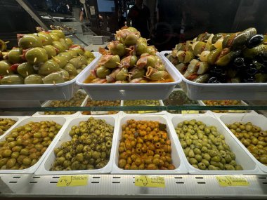 11 Ağustos 2024 'te Madrid, İspanya' da Mercado de San Miguel 'de görüldü.. 