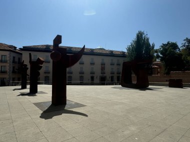 Madrid Cumhuriyetçileri Anıtı Madrid, Madrid 'deki Plaza del Rollo' ya sınır dışı edildi, 11 Ağustos 2024 'te görüldüğü gibi..