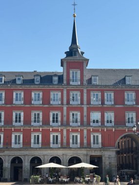 MADRID, İspanya - 15 Ağustos 2024 'te İspanya' nın Madrid şehrindeki Plaza Belediye Başkanı.