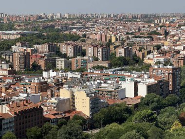 12 Ağustos 2024 'te İspanya' nın Madrid kentindeki Saint Mary Katedrali 'nin tepesinden, İspanya' nın başkenti Almudena 'nın kralına bakın..