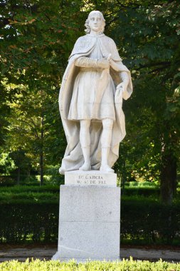 Madrid, İspanya 'daki El Retiro Parkı' nda 12 Ağustos 2024 'te Paseo de la Arjantin ya da Arjantin Gezinti Alanı ya da Paseo de las Estatuas ya da Walkway olarak da bilinir..