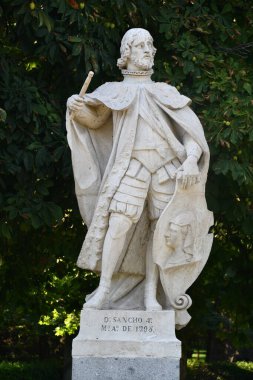 Madrid, İspanya 'daki El Retiro Parkı' nda 12 Ağustos 2024 'te Paseo de la Arjantin ya da Arjantin Gezinti Alanı ya da Paseo de las Estatuas ya da Walkway olarak da bilinir..