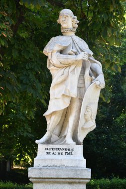 Madrid, İspanya 'daki El Retiro Parkı' nda 12 Ağustos 2024 'te Paseo de la Arjantin ya da Arjantin Gezinti Alanı ya da Paseo de las Estatuas ya da Walkway olarak da bilinir..