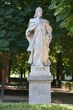 Madrid, İspanya 'daki El Retiro Parkı' nda 12 Ağustos 2024 'te Paseo de la Arjantin ya da Arjantin Gezinti Alanı ya da Paseo de las Estatuas ya da Walkway olarak da bilinir..