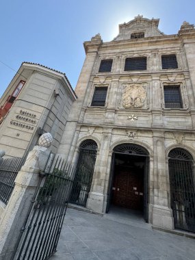 MADRID, İspanya - 12 AUG: Iglesia del Sacramento (Silahlı Kuvvetler Katedrali Kilisesi), 12 Ağustos 2024 tarihinde görüldüğü gibi, Madrid, İspanya.