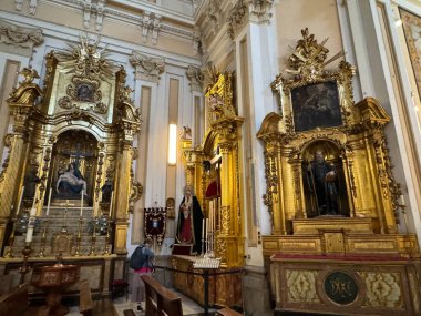 MADRID, İspanya - 12 AUG: Iglesia del Sacramento (Silahlı Kuvvetler Katedrali Kilisesi), 12 Ağustos 2024 tarihinde görüldüğü gibi, Madrid, İspanya.
